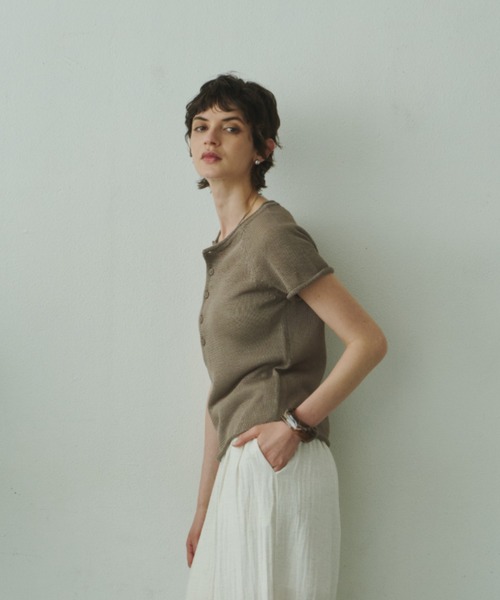 Plumel(プルメル)の「French Sleeve Knit T / フレンチスリーブニットTEE(ニット/セーター・レディース・ベージュ/ダークブラウン/アイボリー・MEDIUM)」の19枚目の写真