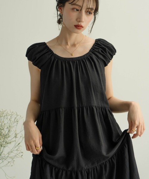 hinari バックリボンティアードワンピ　ブラック hinari（ヒナリ）の「バックリボンティアードワンピ（ワンピース