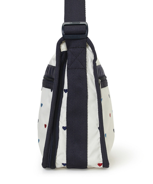 LeSportsac（レスポートサック）の「DELUXE EVERYDAY BAG トリコロールハートエンブロイダリー（ショルダーバッグ・レディース・ホワイト・FREE）」の5枚目の写真