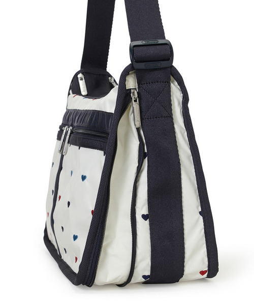 LeSportsac（レスポートサック）の「DELUXE EVERYDAY BAG トリコロールハートエンブロイダリー（ショルダーバッグ・レディース・ホワイト・FREE）」の6枚目の写真