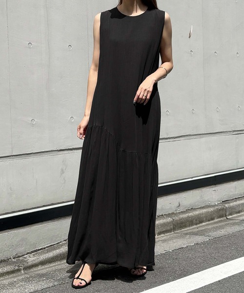 LOWO(ロワ)の「テンセルアシンメトリー裾ギャザーノースリーブロングワンピース(ワンピース・レディース・オフホワイト/ブラック/オレンジ/グリーン/ブラウン・FREE)」の22枚目の写真