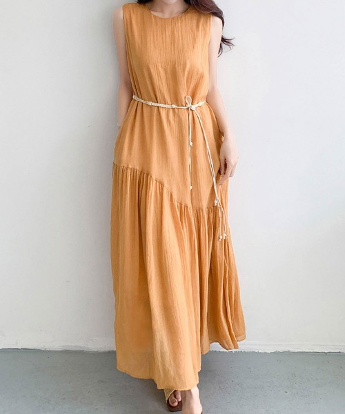 LOWO(ロワ)の「テンセルアシンメトリー裾ギャザーノースリーブロングワンピース(ワンピース・レディース・オフホワイト/ブラック/オレンジ/グリーン/ブラウン・FREE)」の11枚目の写真