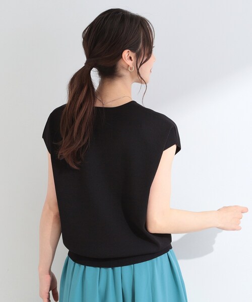SHOO・LA・RUE（シューラルー）の「【ひんやり/洗濯機可/S-LL】インせず着られる 大人シンプルサマーニット（ニット/セーター・レディース・ブラック/ナチュラル/ブルー系その他・03/04/01/02）」の5枚目の写真
