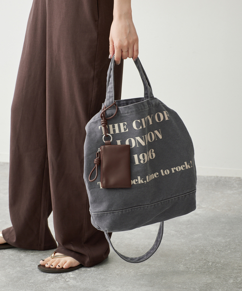 Spick & Span(スピックアンドスパン)の「《別注 / 》CONTROL FREAK WASHED LOGOトート ミニポーチ付き(トートバッグ・レディース・ブラウン/グレー/キャメル・FREE)」の4枚目の写真