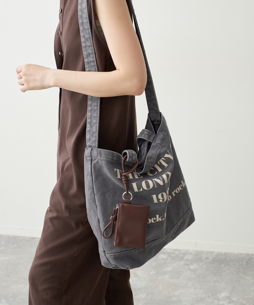 Spick & Span(スピックアンドスパン)の「《別注 / 》CONTROL FREAK WASHED LOGOトート ミニポーチ付き(トートバッグ・レディース・ブラウン/グレー/キャメル・FREE)」の6枚目の写真
