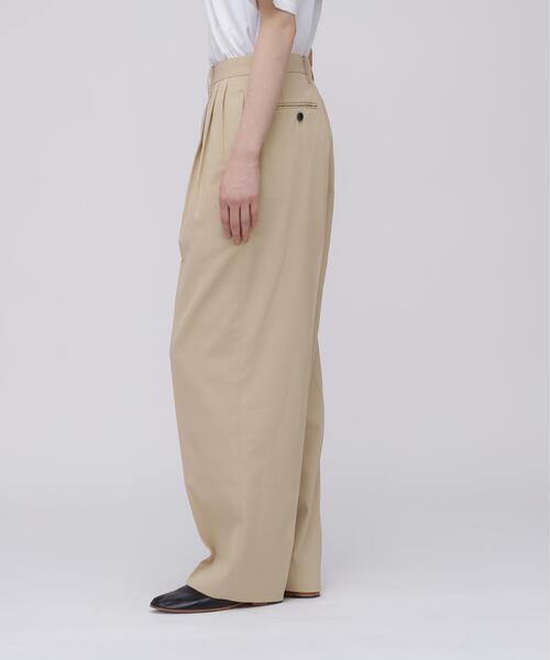 YLEVE（イレーヴ）の「YLEVE / HIGH TWISTED COTTON GABA TROUSERS（その他パンツ・レディース・カーキ/ベージュ・0/1/2）」の4枚目の写真