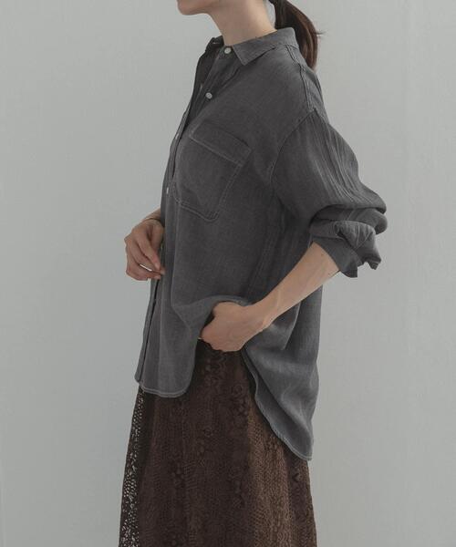 URBAN RESEARCH DOORS（アーバンリサーチドアーズ）の「シアーデニムシャツ｜羽織り/日除け/冷房対策/カジュアル/通勤（シャツ/ブラウス・レディース・ブラック/インディゴブルー・FREE）」の4枚目の写真