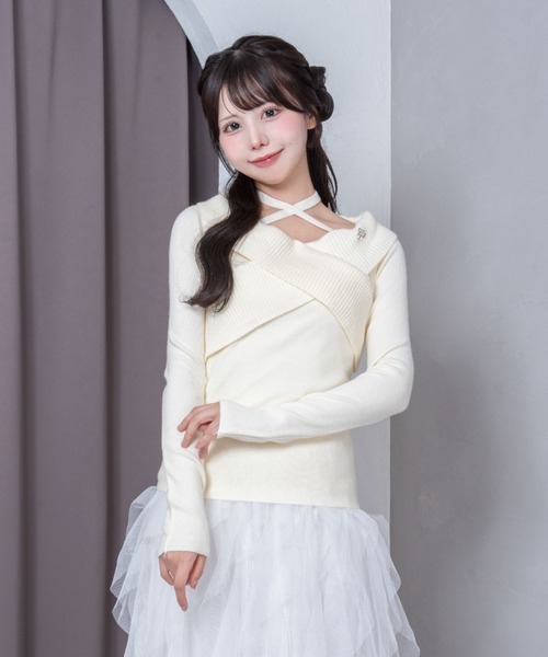 Mejoul(メジュール)の「【2026秋冬新作】ビジューブローチ付き クロスオフショルホルターリボンリブニットトップス(Tシャツ/カットソー・レディース・グレー/ライトブルー/アイボリー・F)」の15枚目の写真