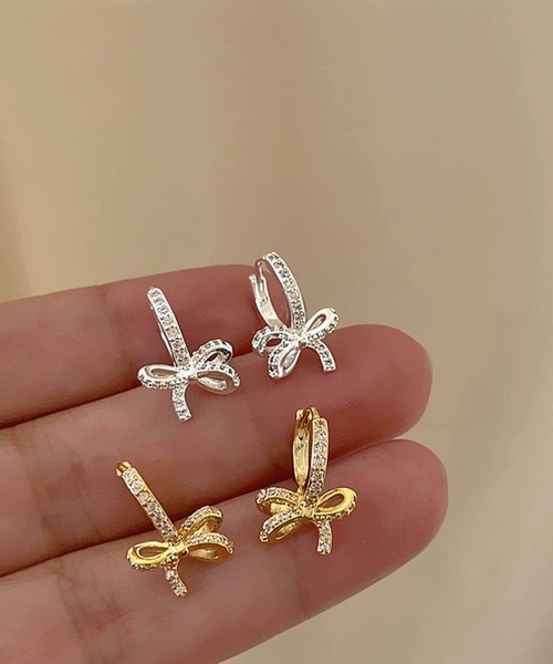 LA VORAGINE(ラ ヴォラジネ)の「ダイヤ敷き詰めリボンフープピアス アレルギー対応(ピアス(両耳用)・レディース・GOLD/Silver・FREE)」の6枚目の写真