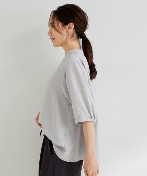 SHOO・LA・RUE(シューラルー)の「【S-LL/洗濯機可】金ボタンがアクセント 5分袖スキッパーブラウス(シャツ/ブラウス・レディース・ブルー/ライトグレー/ネイビー・01/02/03/04)」の5枚目の写真