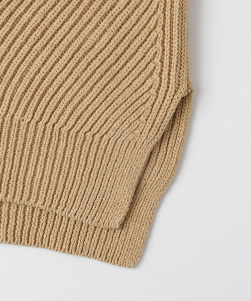 URBAN RESEARCH（アーバンリサーチ）の「UR ボトルネック畦ニットベスト（ベスト・レディース・オフホワイト/ベージュ/ネイビー・FREE）」の14枚目の写真