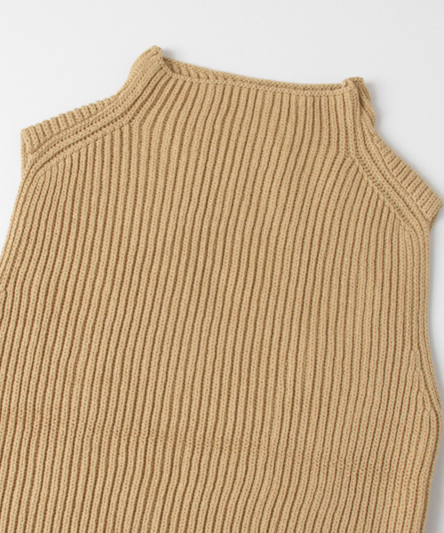 URBAN RESEARCH（アーバンリサーチ）の「UR ボトルネック畦ニットベスト（ベスト・レディース・オフホワイト/ベージュ/ネイビー・FREE）」の9枚目の写真