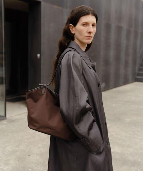 RODE SKO(ロデスコ)の「ROH Seoul LIEN NYLON(トートバッグ・レディース・ブラック/ブラウン・-)」の2枚目の写真