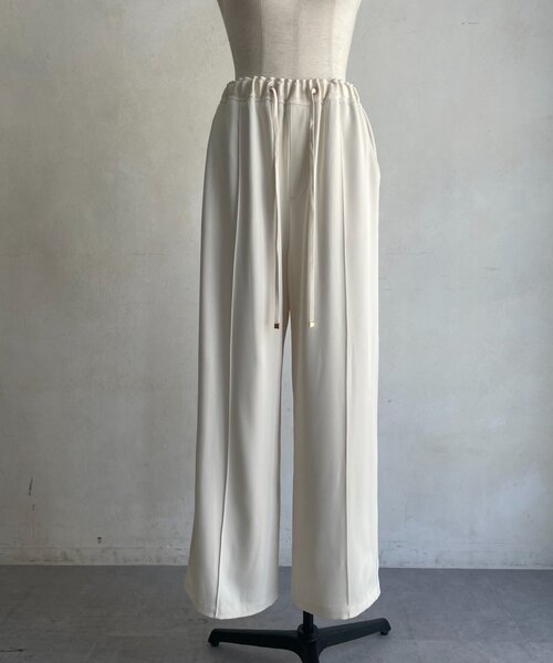 Jena espace merveilleux(ジェナ エスパスメルヴェイユ)の「【WEB限定新色登場!】【6色展開・3サイズ展開カラー有】トロミイージーパンツ2(その他パンツ・レディース・アイボリー/ベージュ/モカ/チャコールグレー/ブラック/グレー・2/1/0)」の14枚目の写真