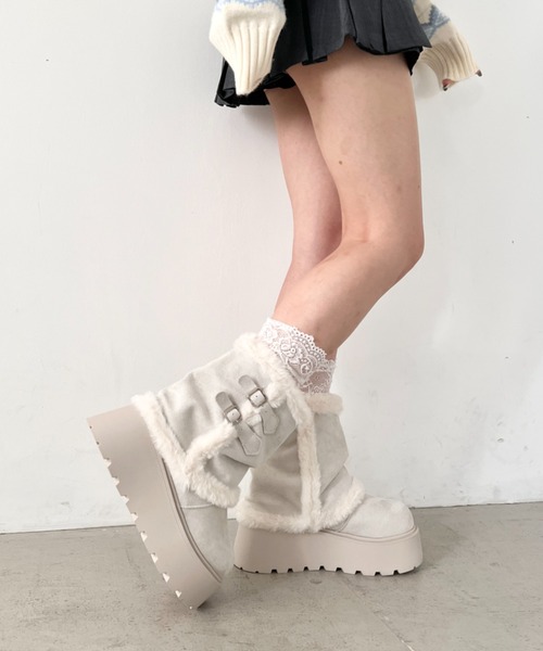 Loueme(ルエム)の「ダブルベルト厚底カバームートンブーツ(ブーツ・レディース・キャメル/アイボリー/ダークブラウン・23.5cm/24.5cm)」の20枚目の写真