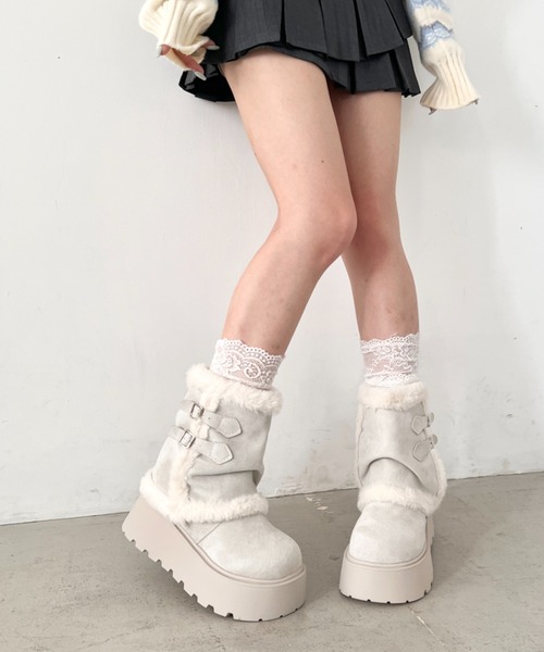 Loueme(ルエム)の「ダブルベルト厚底カバームートンブーツ(ブーツ・レディース・キャメル/アイボリー/ダークブラウン・23.5cm/24.5cm)」の21枚目の写真