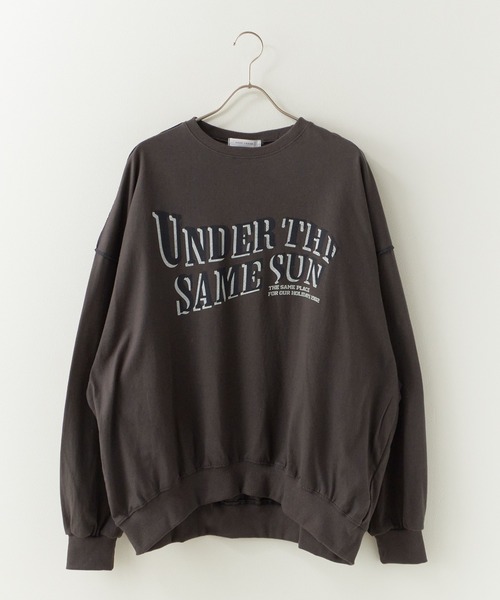 Chick(チック)の「Printed Drop-Shoulder Crew-Neck Long-Sleeve Top / プリントデザイン ドロップショルダー クルーネック長袖トップス ロンT 夏服(Tシャツ/カットソー・レディース・チャコールグレー・FREE)」の1枚目の写真