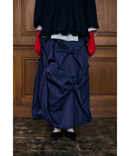 ENFOLD(エンフォルド)の「TACK VOLUME SKIRT(スカート・レディース・ダークブルー/ブラック・36/38)」の2枚目の写真