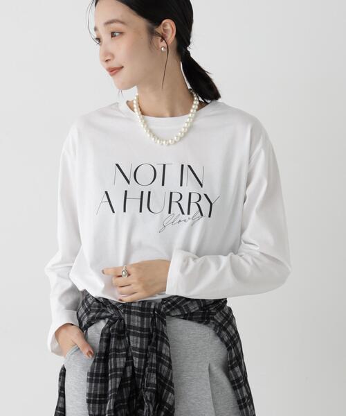 NANO universe(ナノユニバース)の「UVカット機能付ロゴプリントロングTシャツ(Tシャツ/カットソー・レディース・ホワイト/ブラウン/チャコール・FREE)」の1枚目の写真
