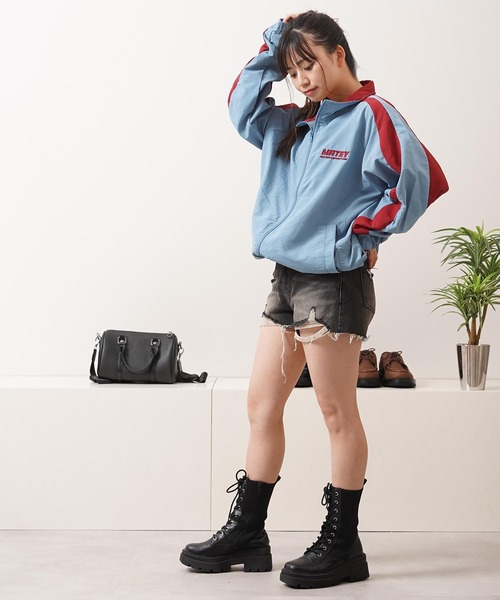 1111clothing(ワンフォークロージング)の「ウェーブ切替 ナイロンジャケット / Wave Switch Washed Nylon Track Jacket(ナイロンジャケット・メンズ・ブルー/サックスブルー/グレー・L/M)」の17枚目の写真