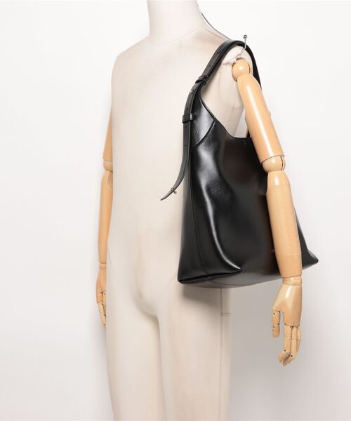 MARC JACOBS(マークジェイコブス)の「SCENE LARGE BUCKET BAG/シーン ラージ バケット バッグ(ショルダーバッグ・レディース・ダークパープル/ブラック・ONE SIZE)」の18枚目の写真