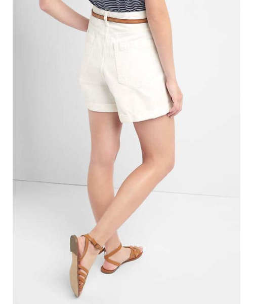 GAP（ギャップ）の「Gap ハイライズ デニム プリーツショートパンツ（デニムパンツ・レディース・ホワイト・29inch/23inch/24inch/25inch/26inch/28inch/27inch）」の4枚目の写真