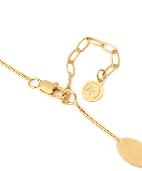 SHIPS（シップス）の「EneidaFranca:プレートショートネックレス（ネックレス・レディース・ゴールド・ONE SIZE）」の4枚目の写真