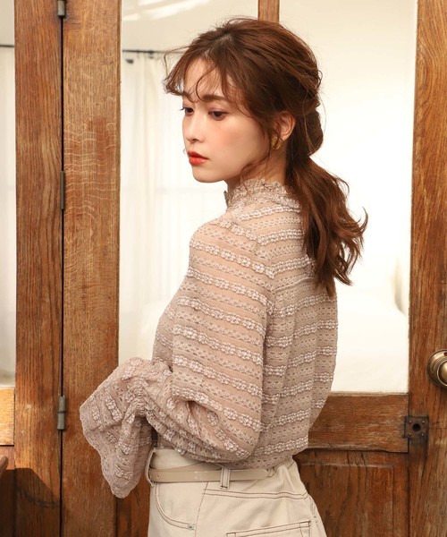 one after another NICE CLAUP（ワンアフターアナザーナイスクラップ）の「フラワーレース トップス（Tシャツ/カットソー・レディース・アイボリー/オフホワイト/モカ・FREE）」の8枚目の写真