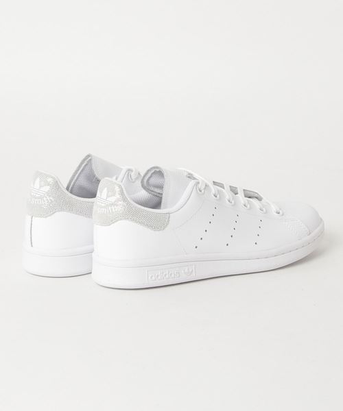 adidas（アディダス）の「スタンスミス  [STAN SMITH J] アディダスオリジナルス（スニーカー・キッズ・ホワイト・23.5cm/25.5cm/22.0cm/23.0cm/25.0cm/24.0cm/22.5cm/24.5cm）」の2枚目の写真
