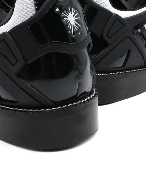PUMA（プーマ）の「MY-72 PATENT (UNISEX) - PUMA by MIHARAYASUHIRO（スニーカー・メンズ・ブラック×ホワイト・3/7/8/10/4/11/6/5/9）」の4枚目の写真