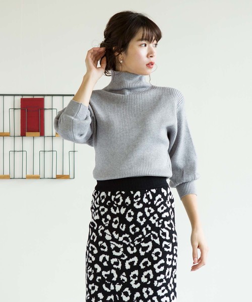 Jewelobe(ジュエローブ)の「袖ボリュームボトルネックリブニット(ニット/セーター・レディース・ブラック/グレー/オフホワイト/ピンク/イエロー・FREE)」の3枚目の写真