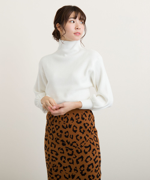 Jewelobe(ジュエローブ)の「袖ボリュームボトルネックリブニット(ニット/セーター・レディース・ブラック/グレー/オフホワイト/ピンク/イエロー・FREE)」の2枚目の写真