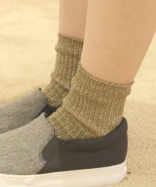 UNITED ARROWS(ユナイテッドアローズ)の「UAW ラメ ロークルー◆(ソックス/靴下・レディース・ゴールド/シルバー/ブラック/その他1・フリー)」の4枚目の写真