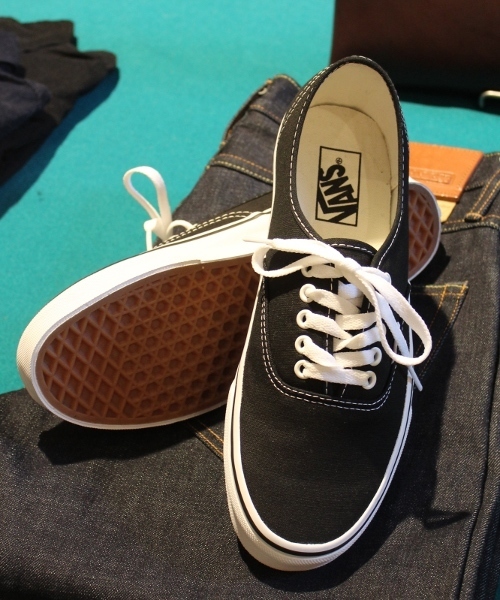 VANS（バンズ）の「VANS / バンズ: AUTHENTIC / オーセンティック #（スニーカー・メンズ・ホワイト系その他/ブラック/ブラック系その他/ネイビー・80/90/100）」の4枚目の写真