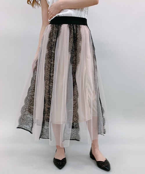MILLION CARATS(ミリオンカラッツ)の「レースを縦にあしらったフェミニンな印象を与えてくれるチュール×レースストライプスカート(スカート・レディース・ピンク/ブラック/オフホワイト・FREE)」の3枚目の写真