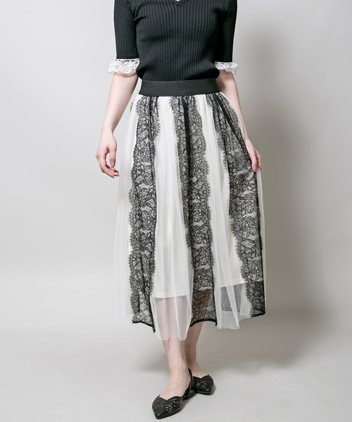 MILLION CARATS(ミリオンカラッツ)の「レースを縦にあしらったフェミニンな印象を与えてくれるチュール×レースストライプスカート(スカート・レディース・ピンク/ブラック/オフホワイト・FREE)」の9枚目の写真