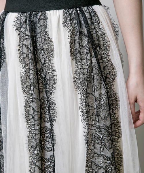 MILLION CARATS(ミリオンカラッツ)の「レースを縦にあしらったフェミニンな印象を与えてくれるチュール×レースストライプスカート(スカート・レディース・ピンク/ブラック/オフホワイト・FREE)」の7枚目の写真