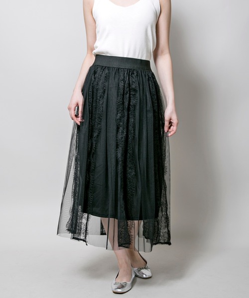 MILLION CARATS(ミリオンカラッツ)の「レースを縦にあしらったフェミニンな印象を与えてくれるチュール×レースストライプスカート(スカート・レディース・ピンク/ブラック/オフホワイト・FREE)」の11枚目の写真