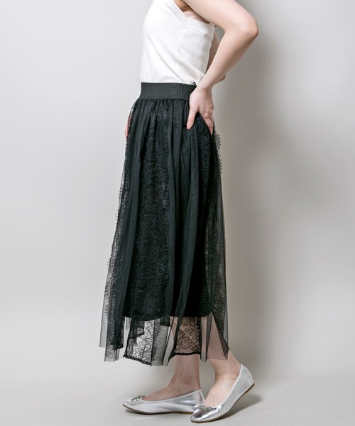 MILLION CARATS(ミリオンカラッツ)の「レースを縦にあしらったフェミニンな印象を与えてくれるチュール×レースストライプスカート(スカート・レディース・ピンク/ブラック/オフホワイト・FREE)」の6枚目の写真