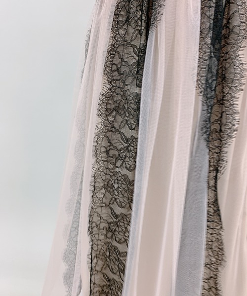 MILLION CARATS(ミリオンカラッツ)の「レースを縦にあしらったフェミニンな印象を与えてくれるチュール×レースストライプスカート(スカート・レディース・ピンク/ブラック/オフホワイト・FREE)」の5枚目の写真