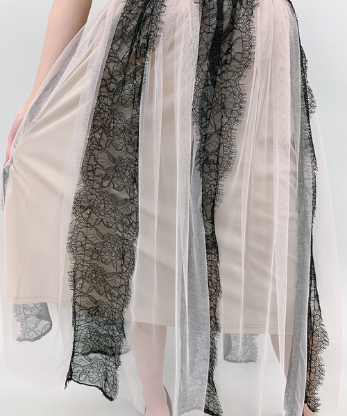 MILLION CARATS(ミリオンカラッツ)の「レースを縦にあしらったフェミニンな印象を与えてくれるチュール×レースストライプスカート(スカート・レディース・ピンク/ブラック/オフホワイト・FREE)」の8枚目の写真