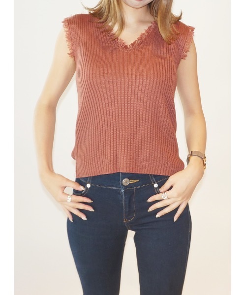 one way（ワンウェイ）の「フリンジノースリーブニット（ニット/セーター・レディース・ベージュ/ブラック/オレンジ/ライトブラウン/ブラウン系その他・FREE）」の4枚目の写真