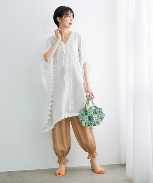 ADAM ET ROPE'（アダムエロペ）の「【BENARAS by CITRUS】 Cmodified Shorter w/ponpon（ワンピース・レディース・ホワイト/ブラック・1）」の15枚目の写真