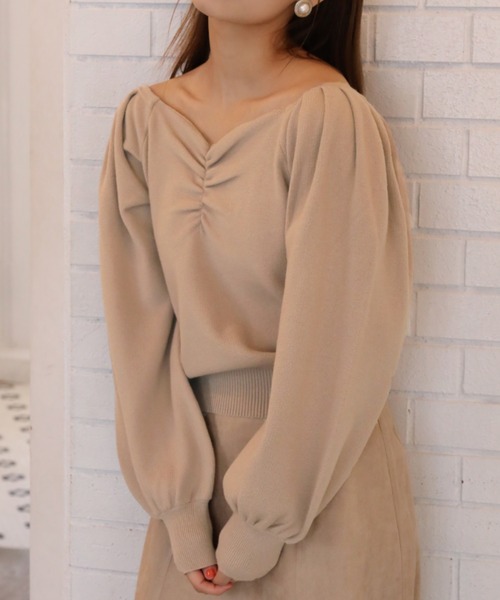 one after another NICE CLAUP(ワンアフターアナザーナイスクラップ)の「フロントギャザーニット(ニット/セーター・レディース・アイボリー/ブラック/ベージュ/ラベンダー/ベージュ系その他・FREE)」の1枚目の写真