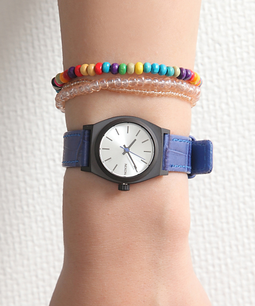 NIXON（ニクソン）の「THE SMALL TIME TELLER LEATHER（アナログ腕時計