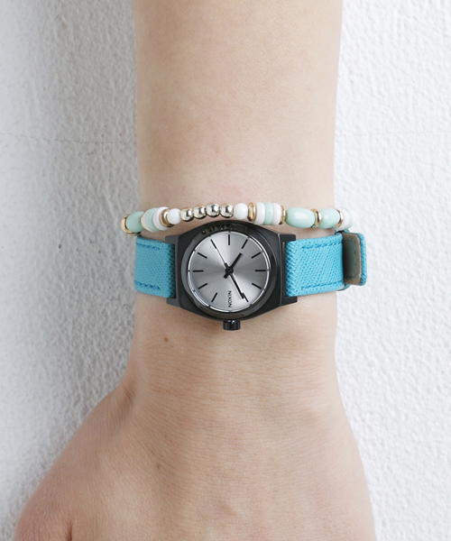 NIXON(ニクソン)の「THE SMALL TIME TELLER LEATHER(アナログ腕時計・レディース・ブラック×ゴールド/ピンクゴールド/その他/その他1/コーラル/ゴールド系その他/ホワイト×ネイビー/ブラウン系その他/ターコイズブルー/イエロー系その他/ピンク系その他/その他2/その他3/ブラック×ブルー/ホワイト系その他/その他35・FREE/SMALL)」の6枚目の写真