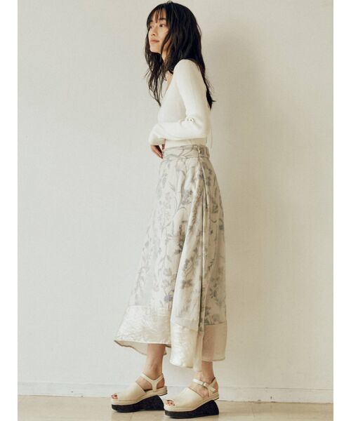 MURUA(ムルーア)の「ランダムリブニットトップス(ニット/セーター・レディース・ブラック/ベージュ/オフホワイト・FREE)」の4枚目の写真