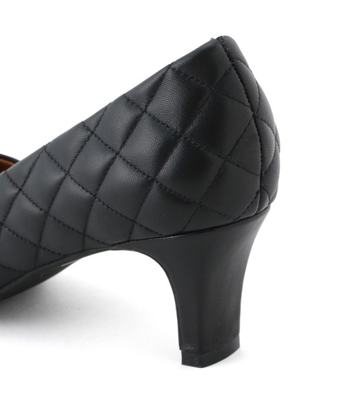 MADEMOISELLE ROPE'(マドモアゼル ロペ)の「【秋まで使える】キルティングスクエアトゥパンプス(パンプス・レディース・オフホワイト/ブラック・35.5/36.5/37.5)」の3枚目の写真
