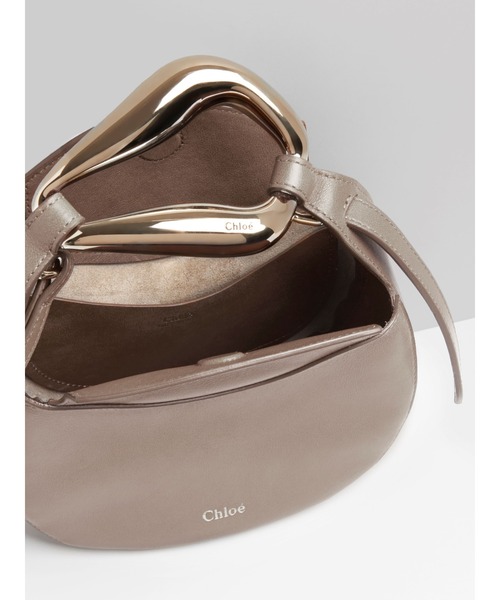 【Chloe】 スモール バッグ グレインカーフスキン 送料関税込 Chloé グレインレザー製Marcieバッグ の茶色 CHC22AS660I3125M