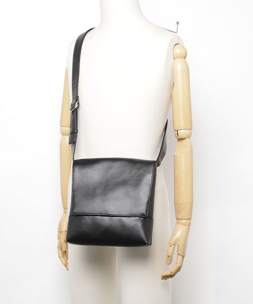 WEGO（ウィゴー）の「WEGO/フェイクレザーフラップショルダーバッグ（ショルダーバッグ・メンズ・ブラック・FREE）」の14枚目の写真